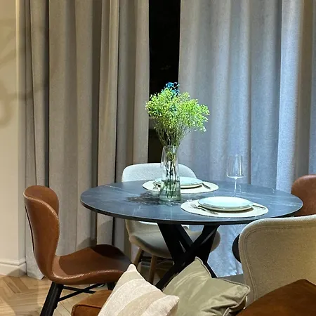 Stunning 2bed With Terrace And Parking Apartman Varsó